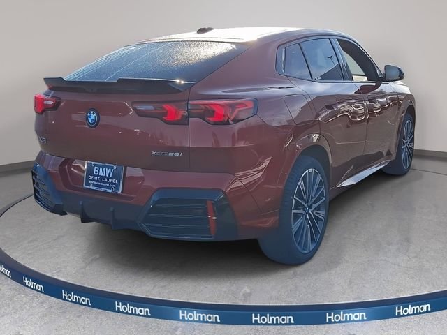 New 2026 Vegas Red Metallic BMW xDrive28i image 4