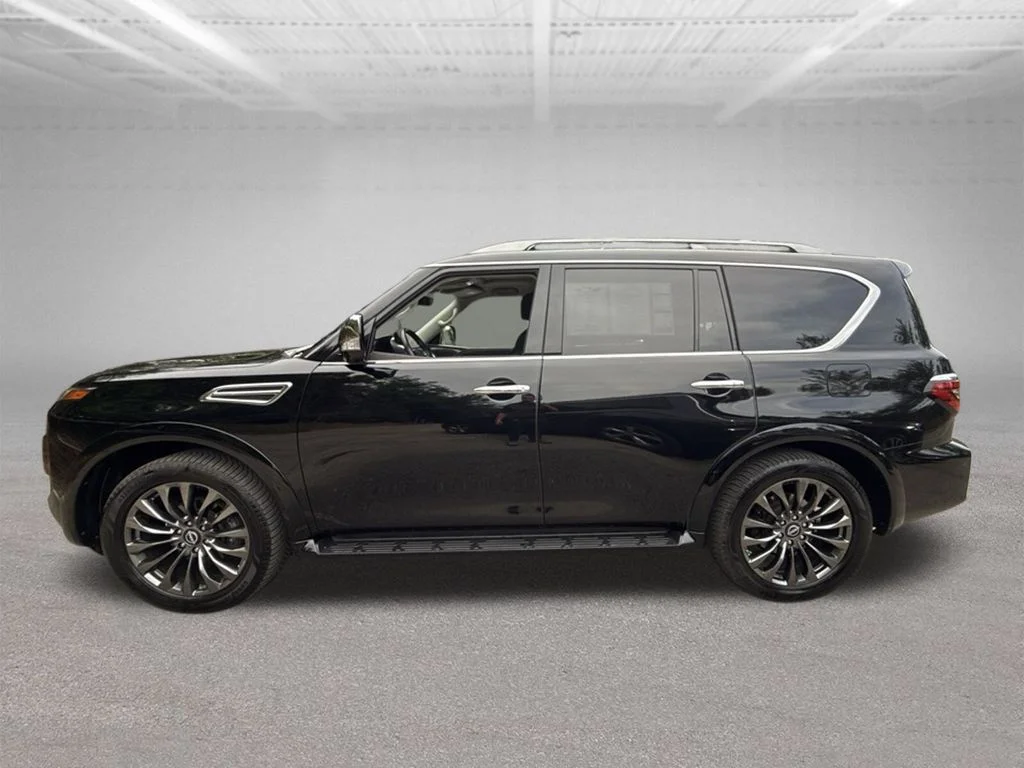 Used 2023 Black Nissan Platinum image 9