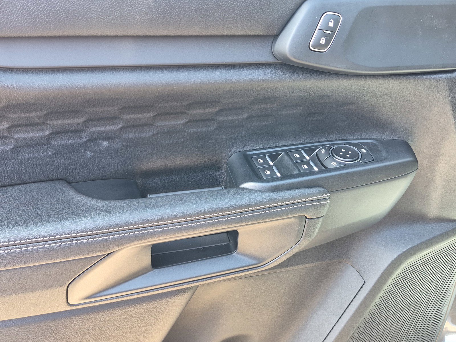 New 2026 Carbonized Gray Metallic Ford XLT image 23