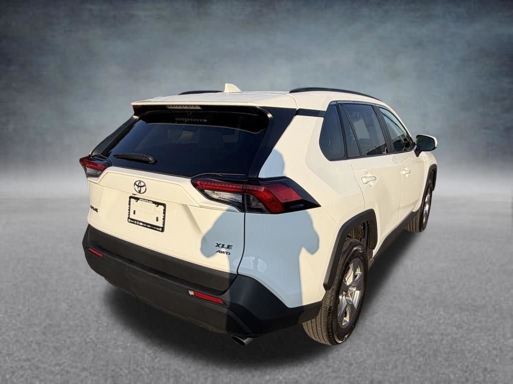 Used 2025 Ice Toyota XLE image 5