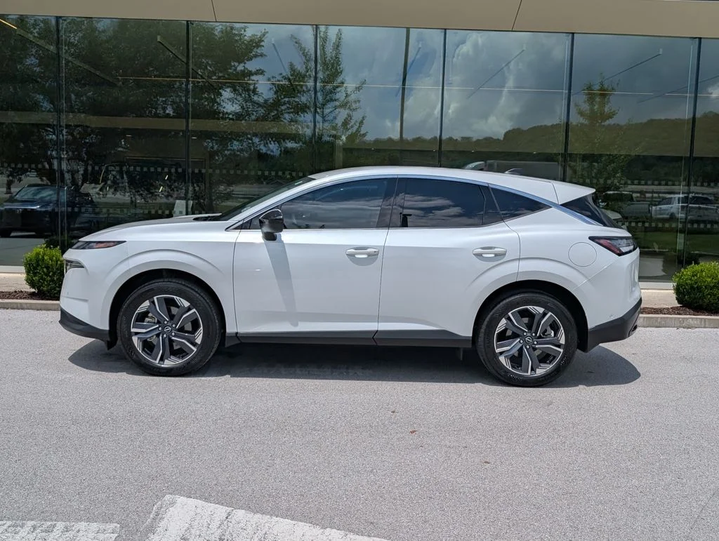 Used 2025 White Nissan SV image 2