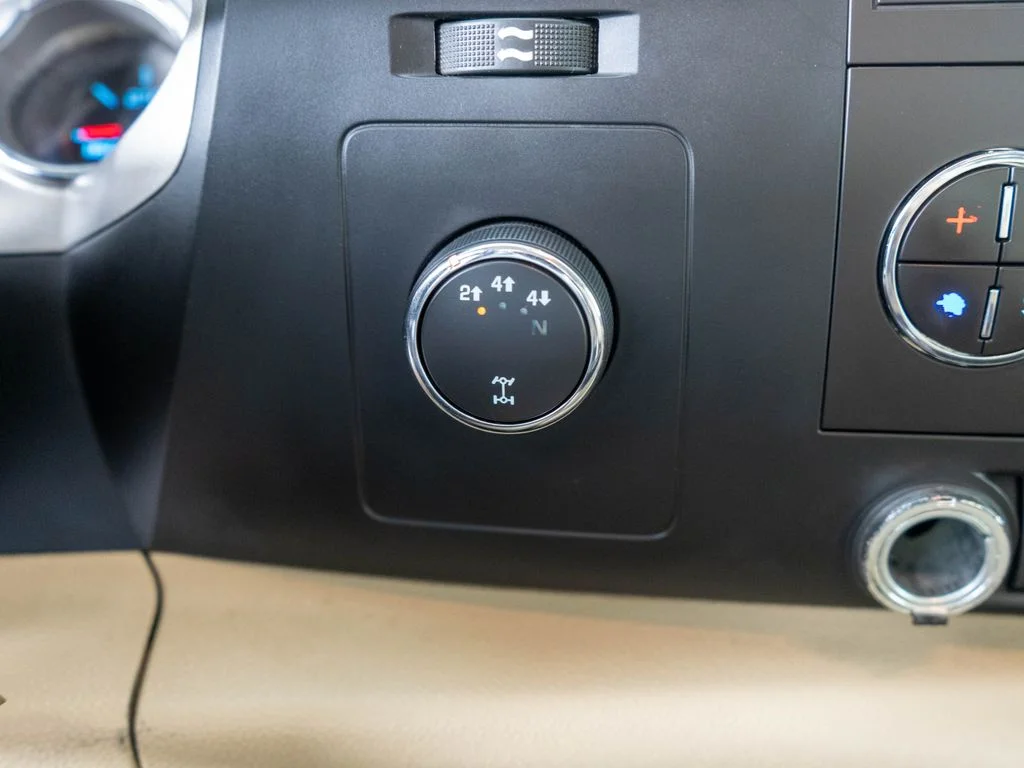 Used 2009 White Chevrolet Work Truck image 20