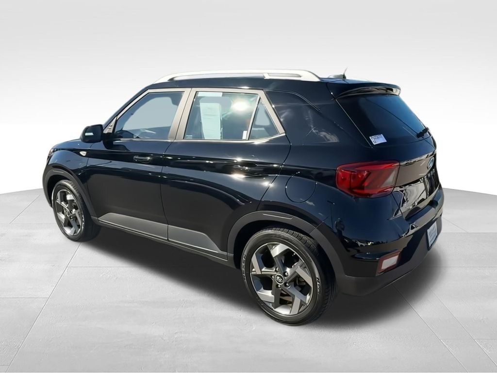 Used 2023 Black Hyundai SEL image 7