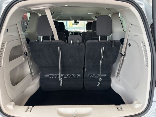 Used 2023 Silver Chrysler LX image 8