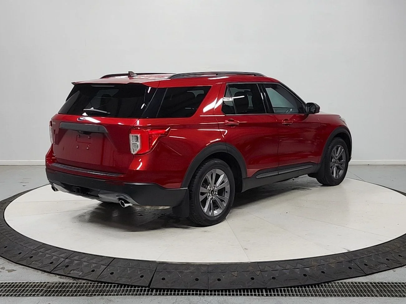 Used 2021 Red Ford XLT image 9