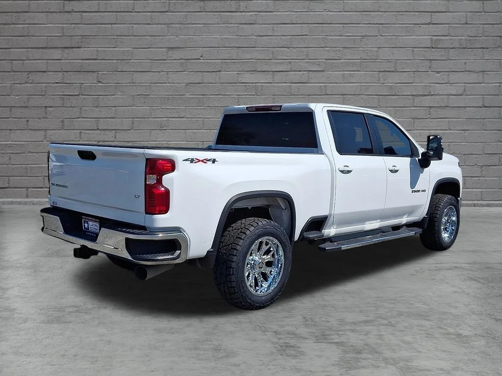 Used 2025 Summit White Chevrolet LT image 12