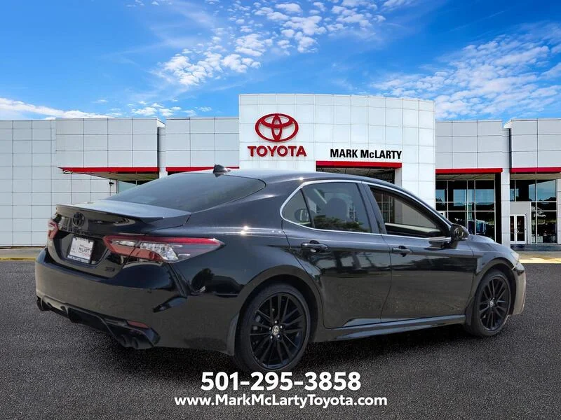 Used 2022 BLACK TOYOTA XSE AUTO image 5