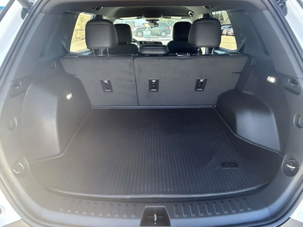 2027 Chevrolet Equinox LT - Photo 9