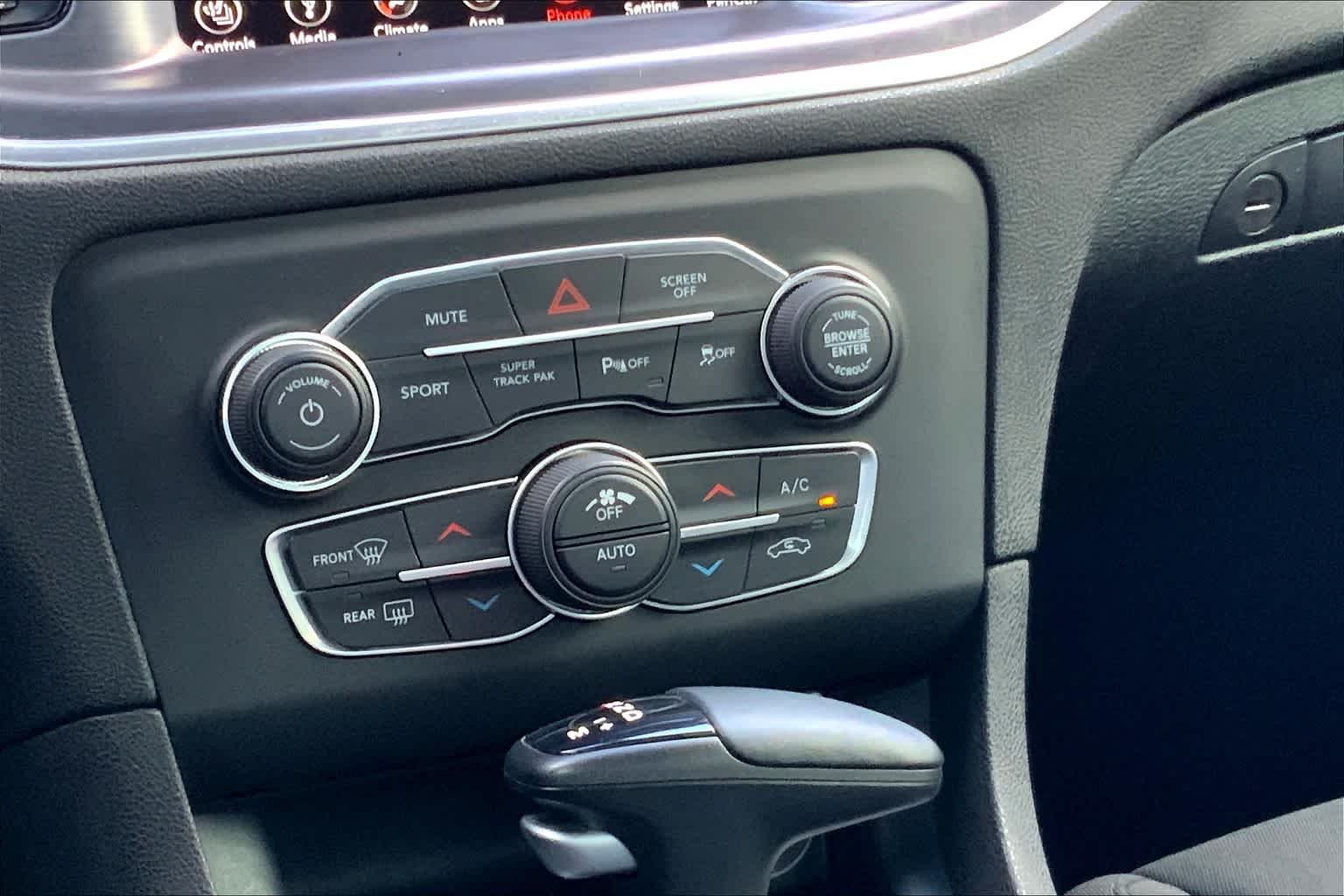 Used 2018 Pitch Black Clearcoat Dodge SXT Plus image 35