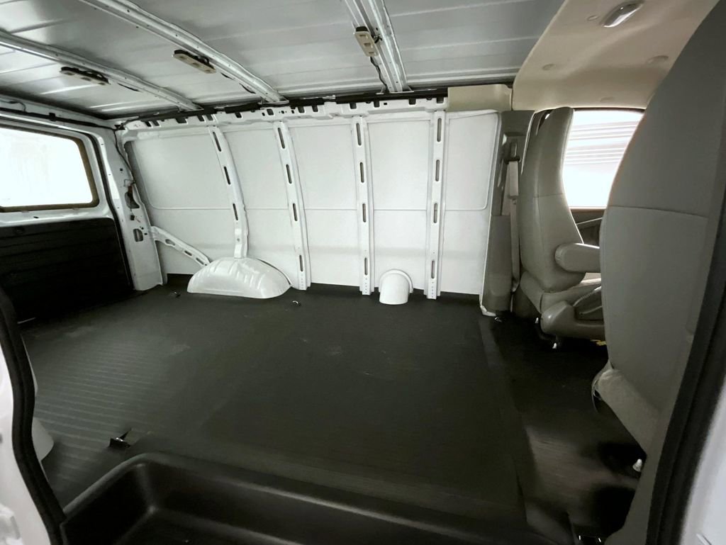 2025 Chevrolet Express Cargo Work Van - Photo 12