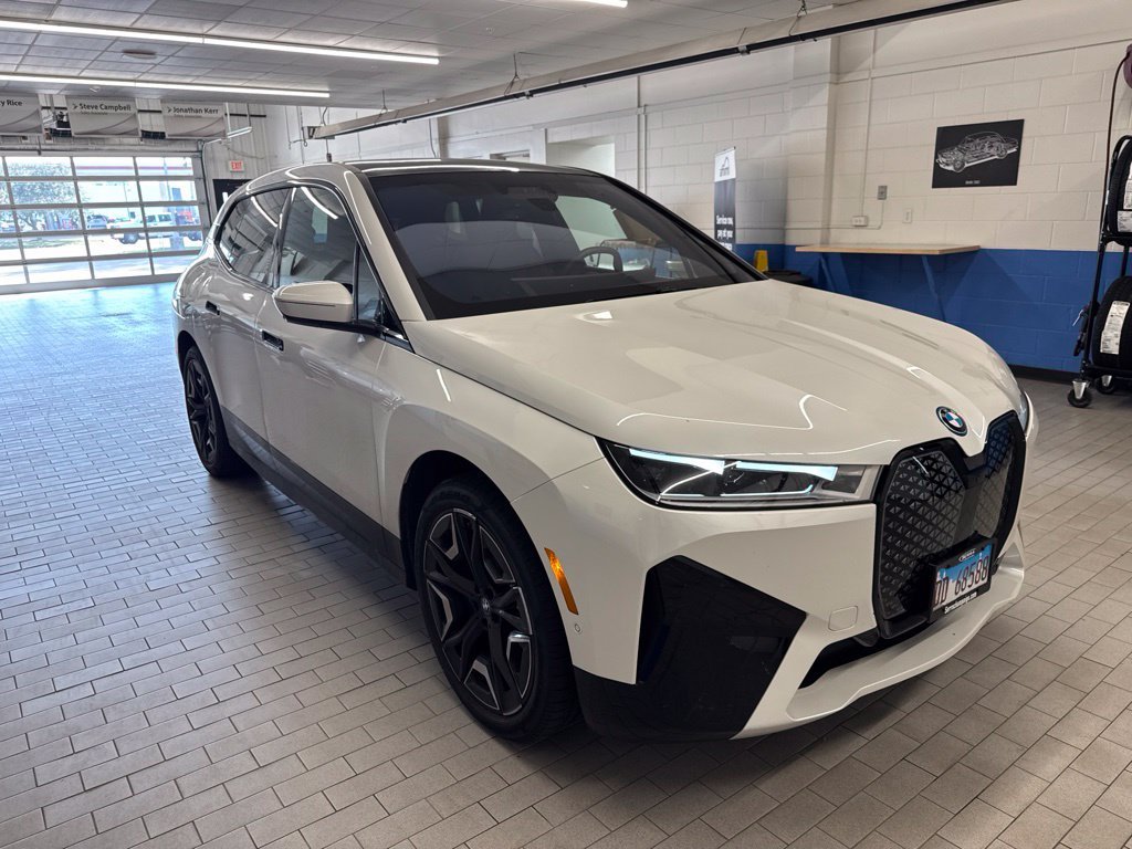 Used 2024 Mineral White Metallic BMW xDrive50 image 1