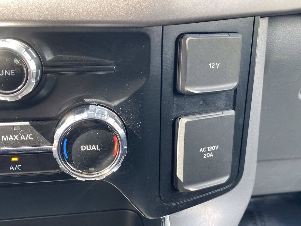 Certified Used 2024 Oxford White Ford XLT image 29