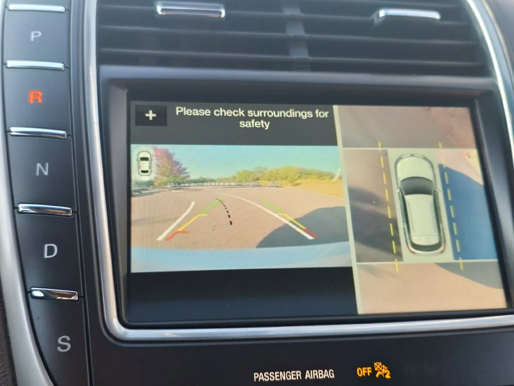 Used 2018 White Lincoln Reserve image 25