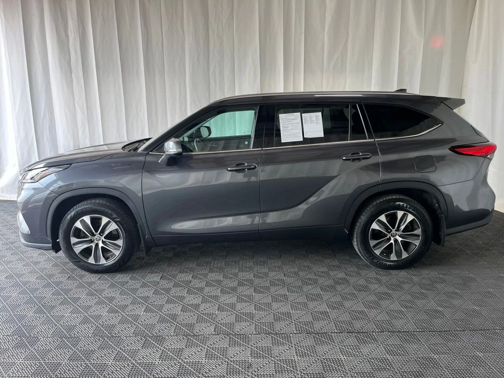 Used 2020 Gray Toyota XLE image 29