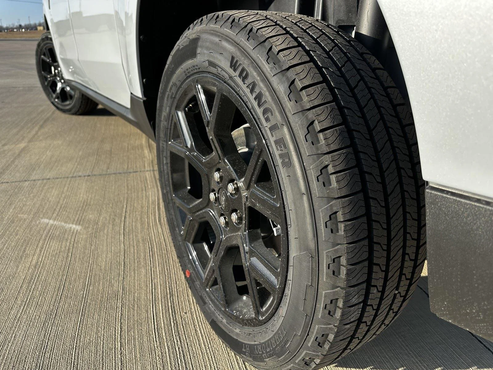 New 2026 Space White Metallic Ford XLT image 6