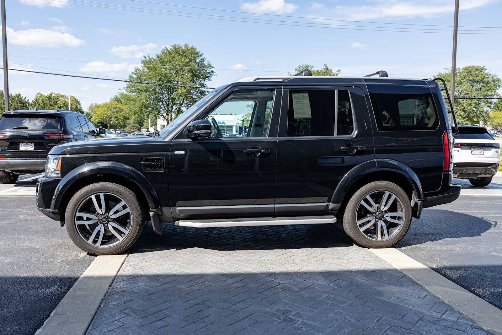 Used 2016 Santorini Black Metallic Land Rover HSE LUX Landmark Edition image 4