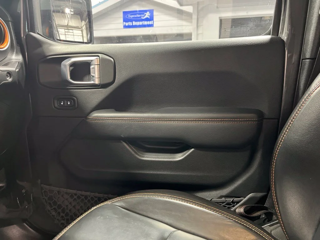 Used 2021 Crystal Metallic Jeep Mojave image 15