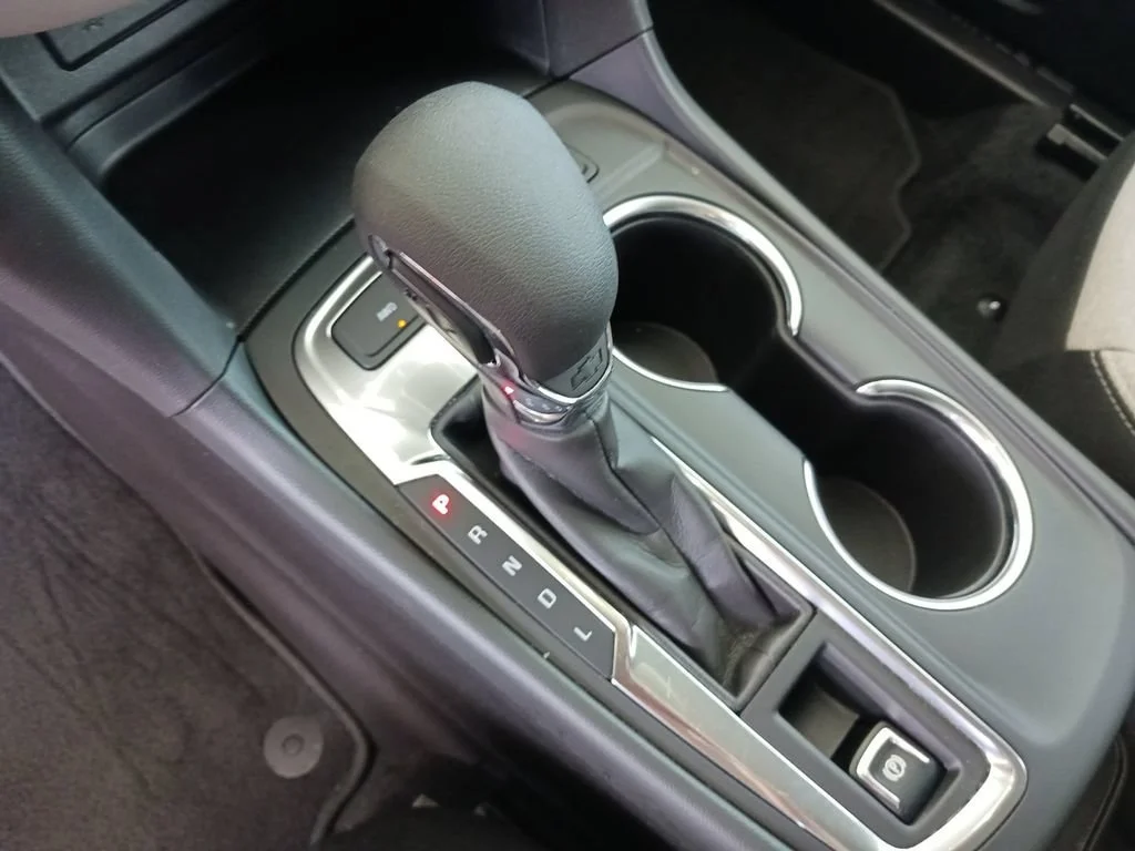 Used 2024 Summit White Chevrolet LT image 34