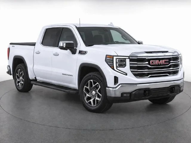 Used 2022 SUMMIT WHITE GMC SLT image 1