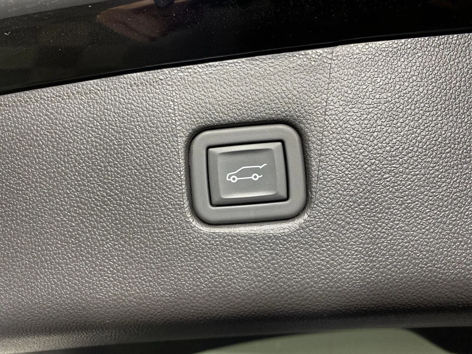 Used 2024 Black Chevrolet 2LT image 27