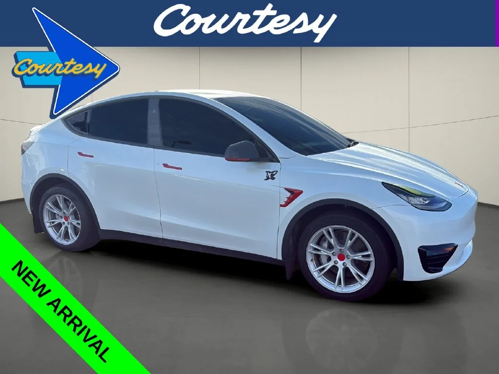 Used 2023  Tesla Long Range image 1