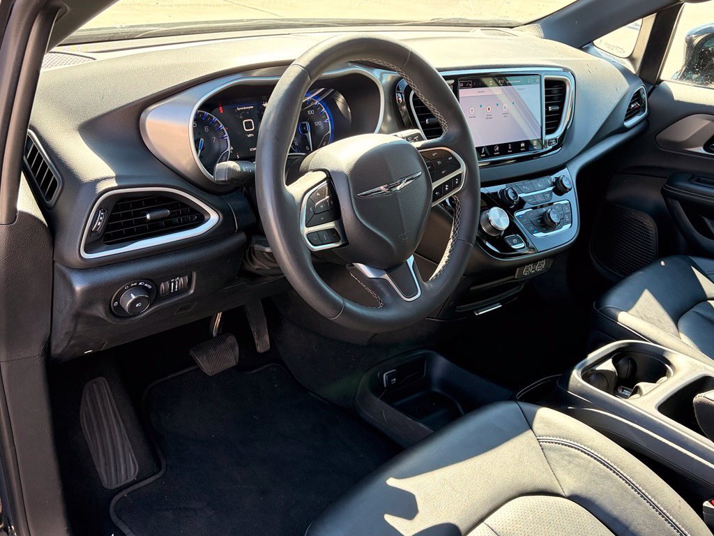 Certified Used 2025 Black Chrysler Select image 12