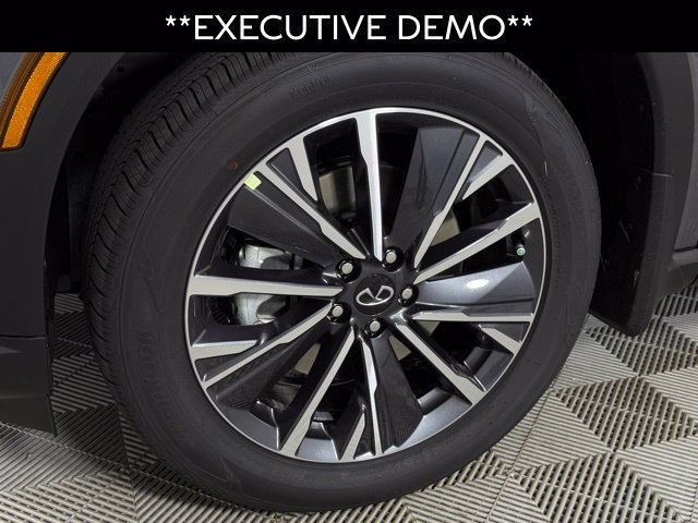 Certified Used 2026 Graphite Shadow INFINITI LUXE image 4