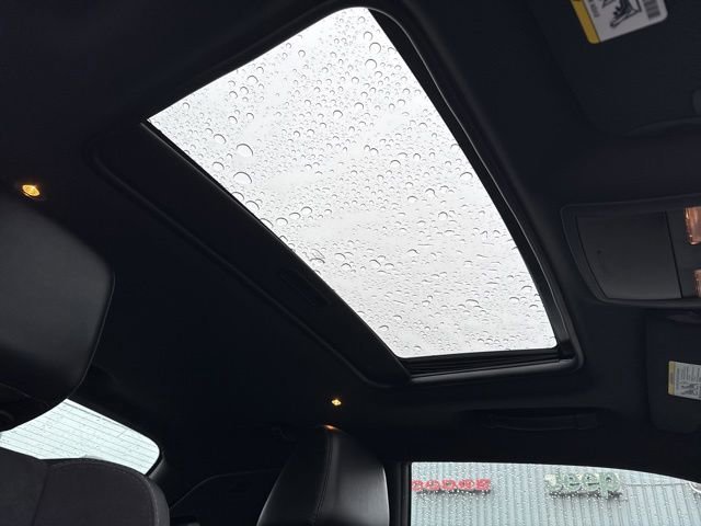 Used 2016 Bright White Clearcoat Dodge R/T Scat Pack image 13