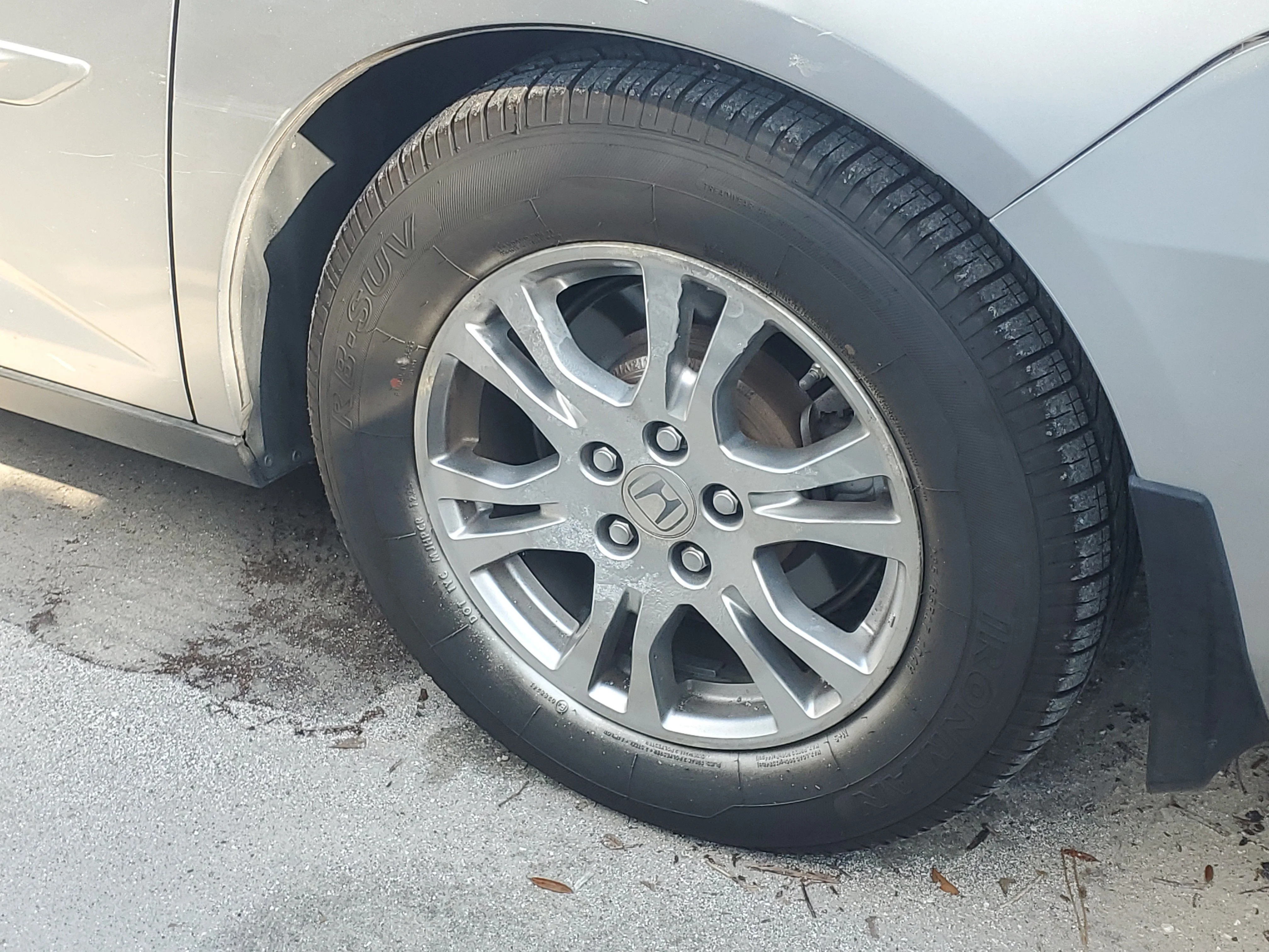 Used 2011 Silver Honda EX-L image 5