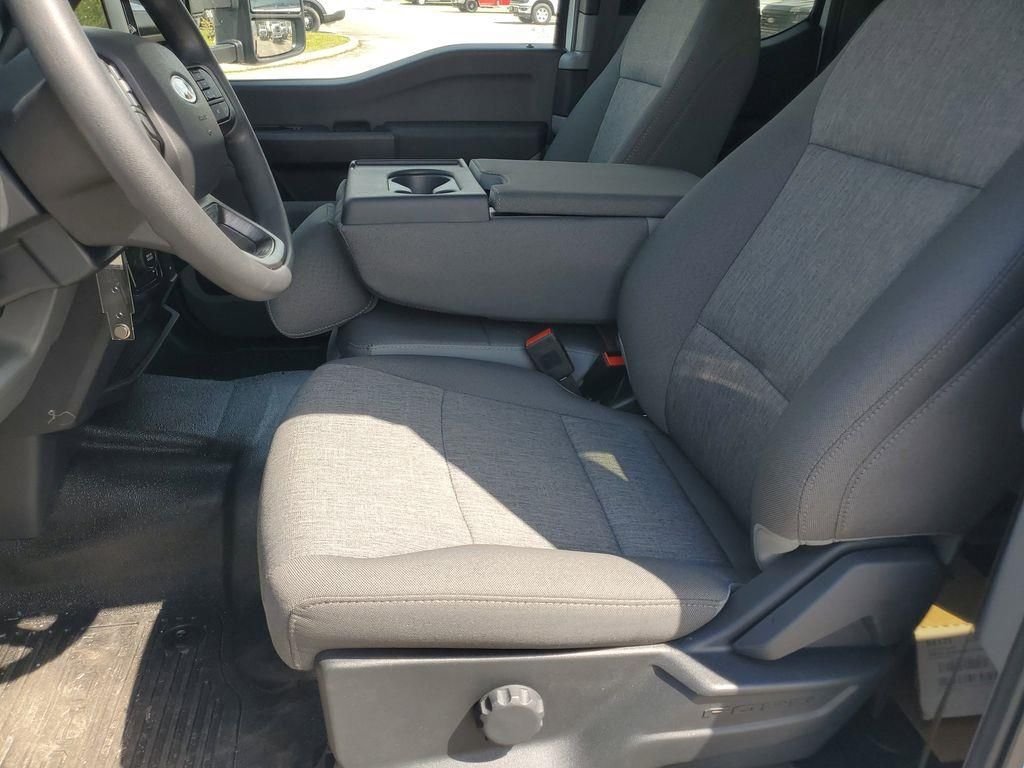 New 2026 Oxford White Ford F-550® XL image 6