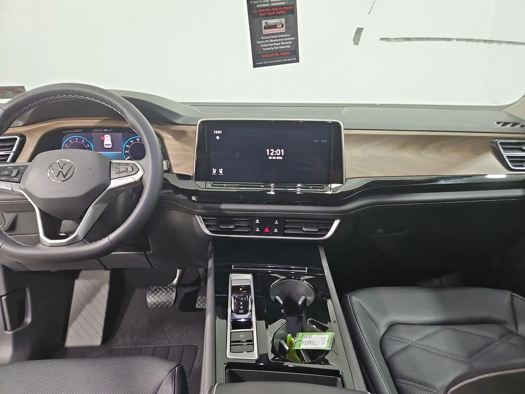 New 2026 White/off-white Volkswagen 2.0T SE w/Technology image 17