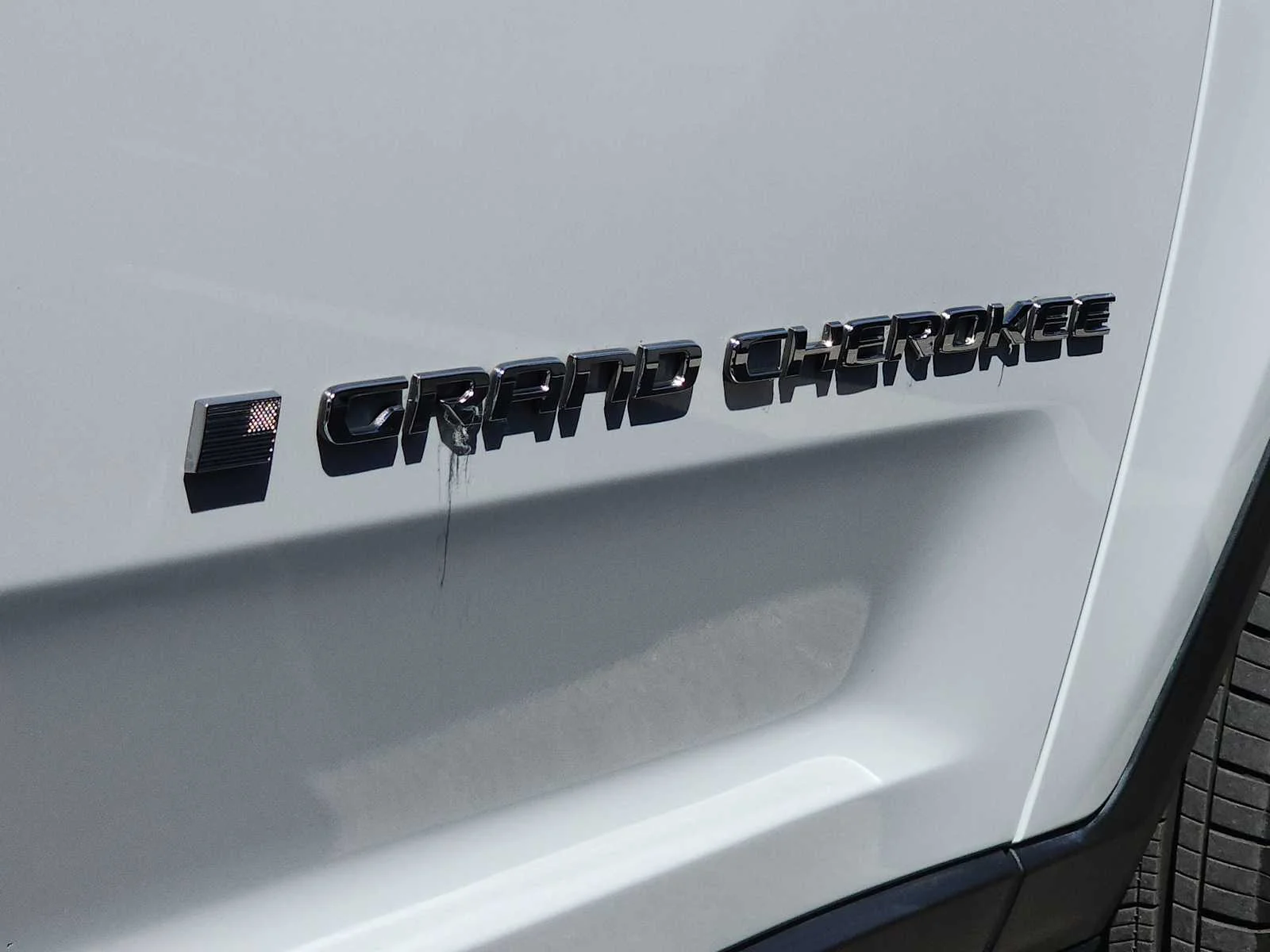Used 2024 Bright White Clearcoat Jeep Limited image 11