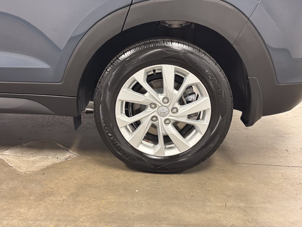 Used 2019 Blue Hyundai SE image 13
