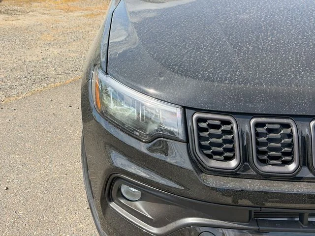 New 2026 Diamond Black Crystal Pearlcoat Jeep Latitude image 5