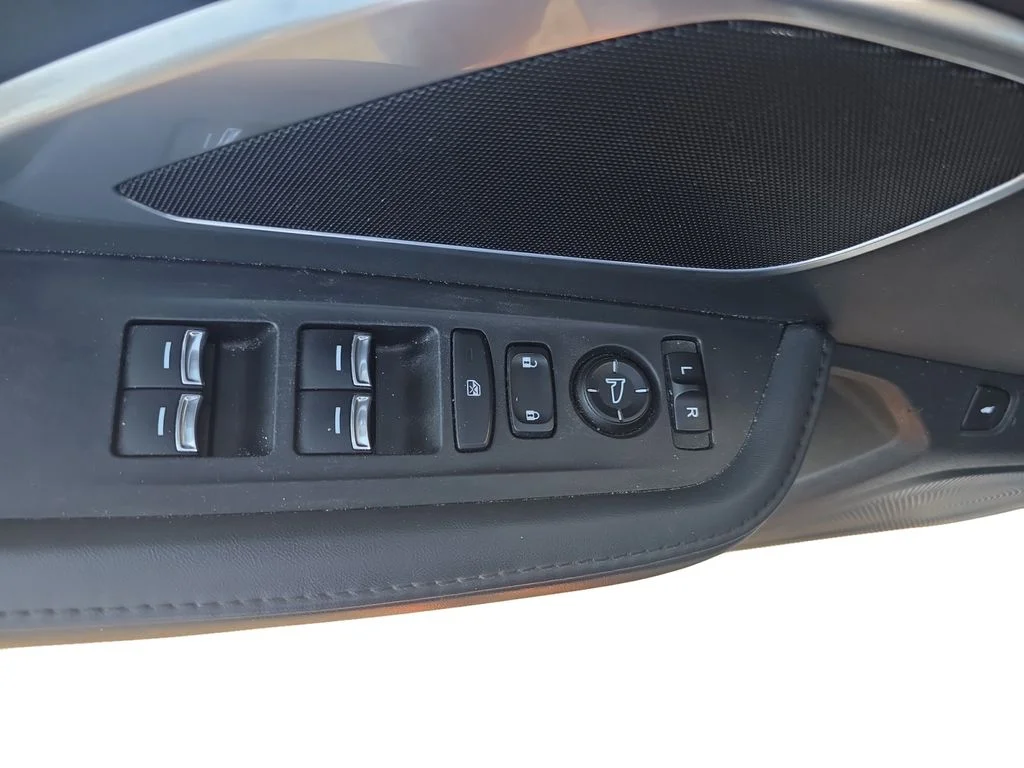Used 2021  Acura Base image 21
