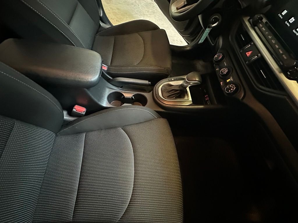 Used 2021 Black Kia LXS image 33