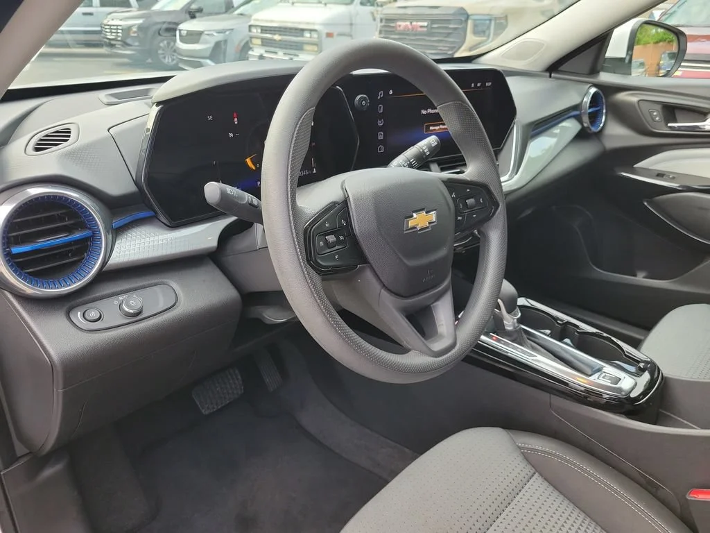 Used 2025 Summit White Chevrolet LT image 20