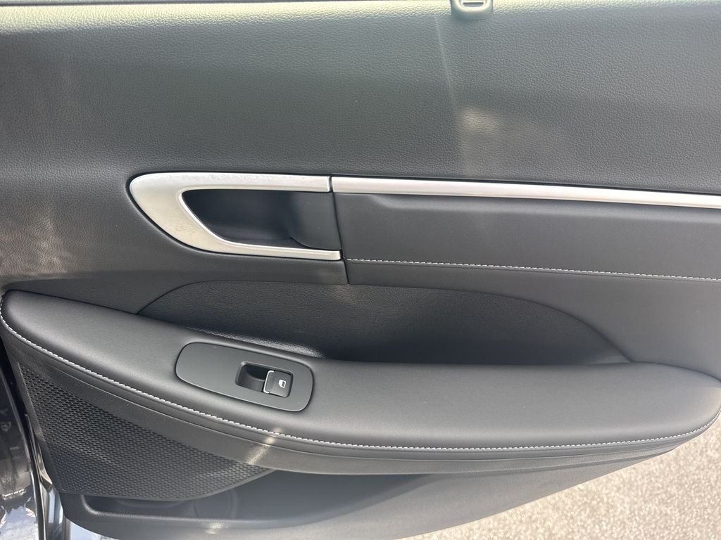 Used 2025 Gray Hyundai Limited image 15