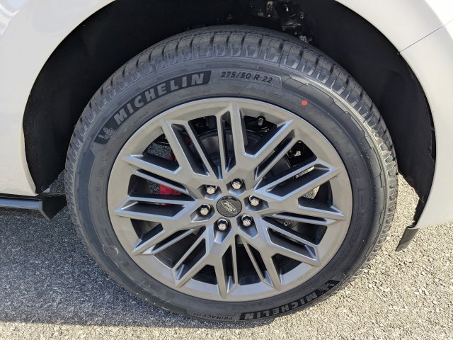New 2025 Star White Metallic Tri-Coat Ford Platinum® MAX image 11