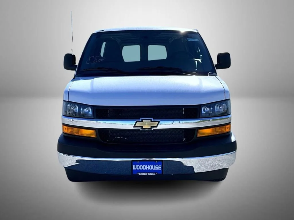 New 2026 Summit White Chevrolet 1WT image 2