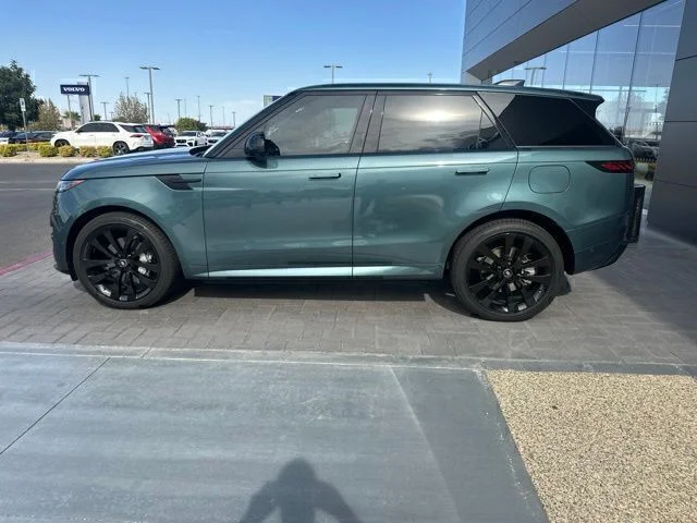 Used 2025 Green Land Rover Dynamic SE image 8