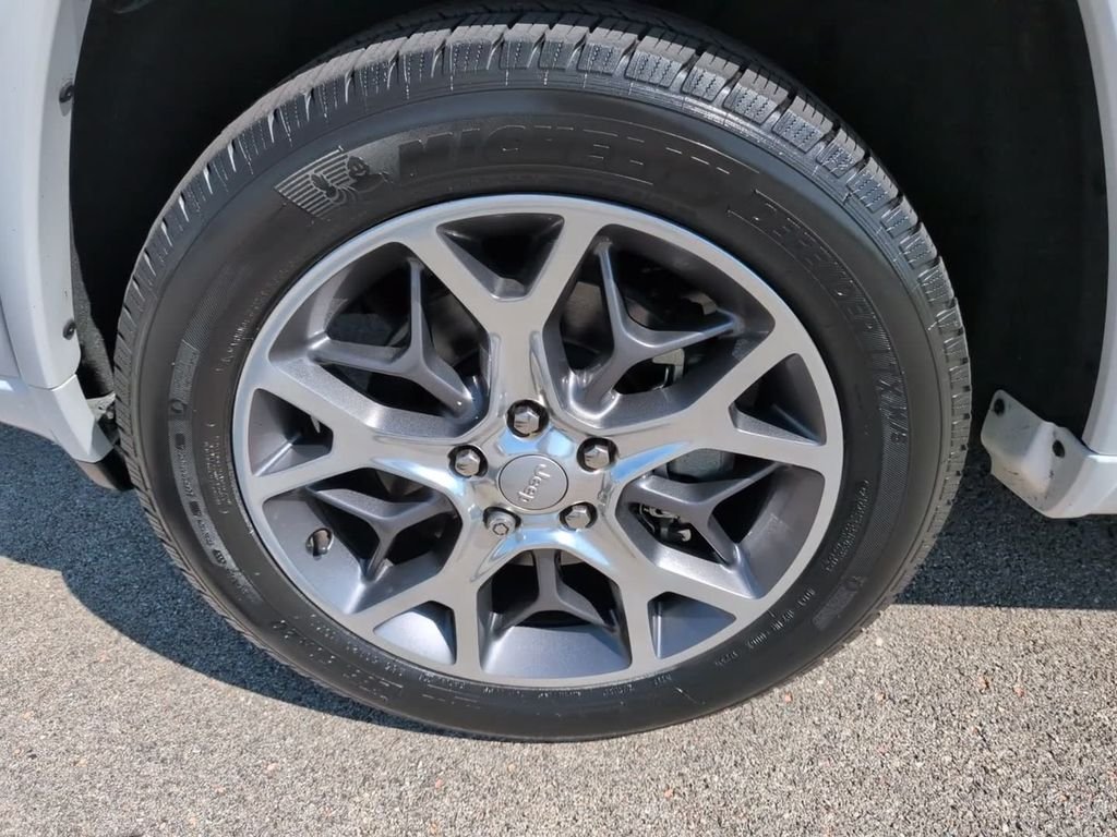 Certified Used 2021 White Jeep Overland image 10