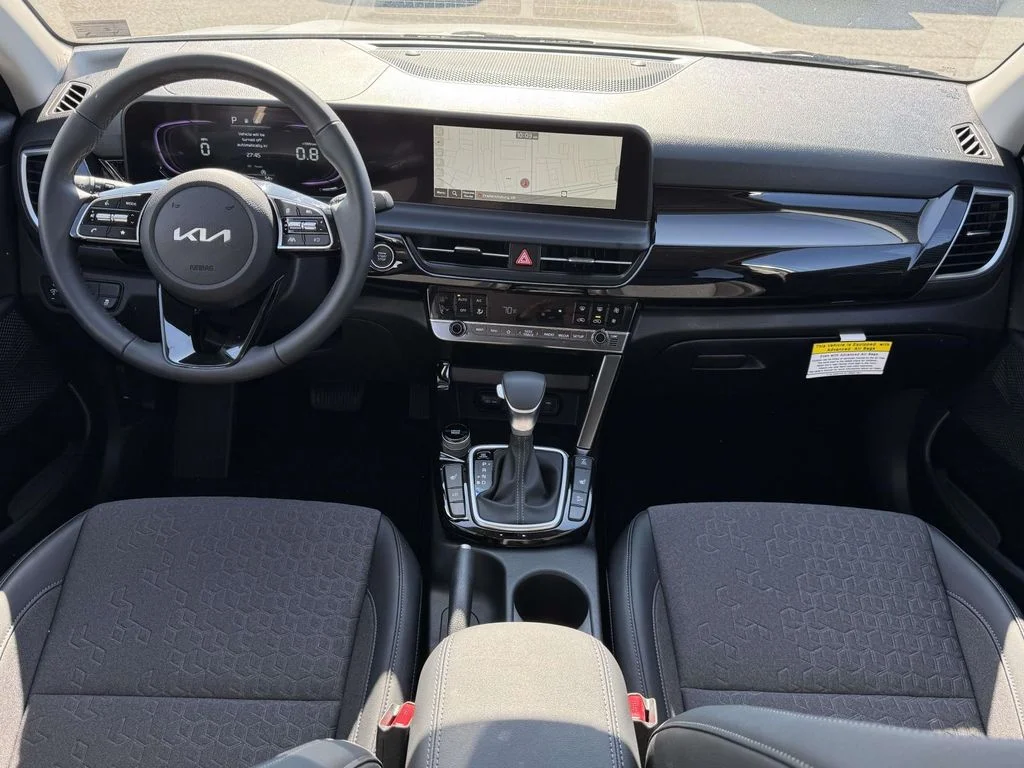 Used 2026 White Kia S image 17