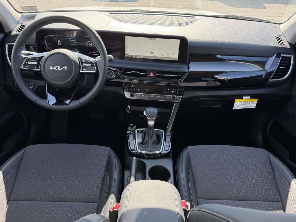 Used 2026 White Kia S image 17