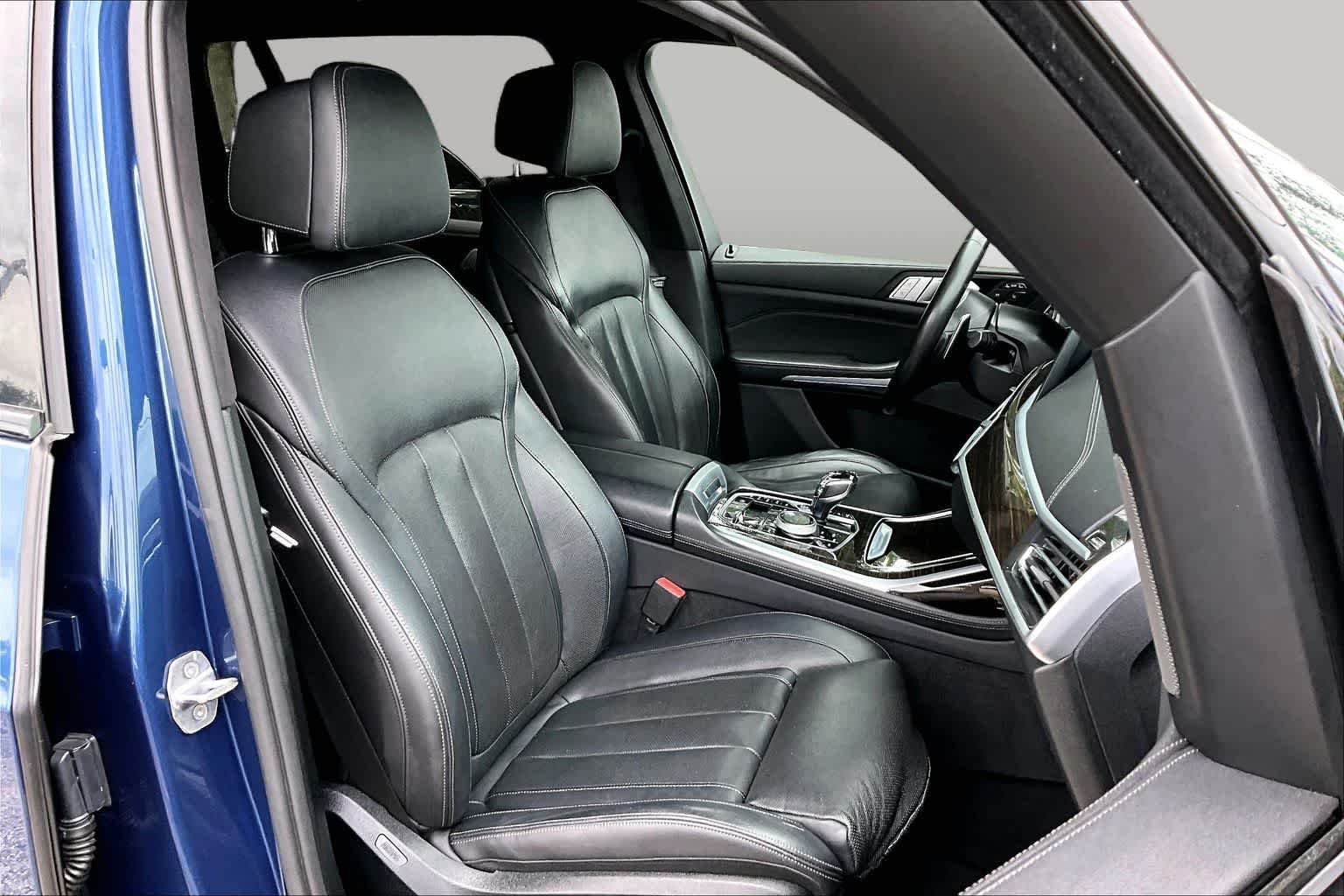 Used 2019 Phytonic Blue Metallic BMW xDrive50i image 9