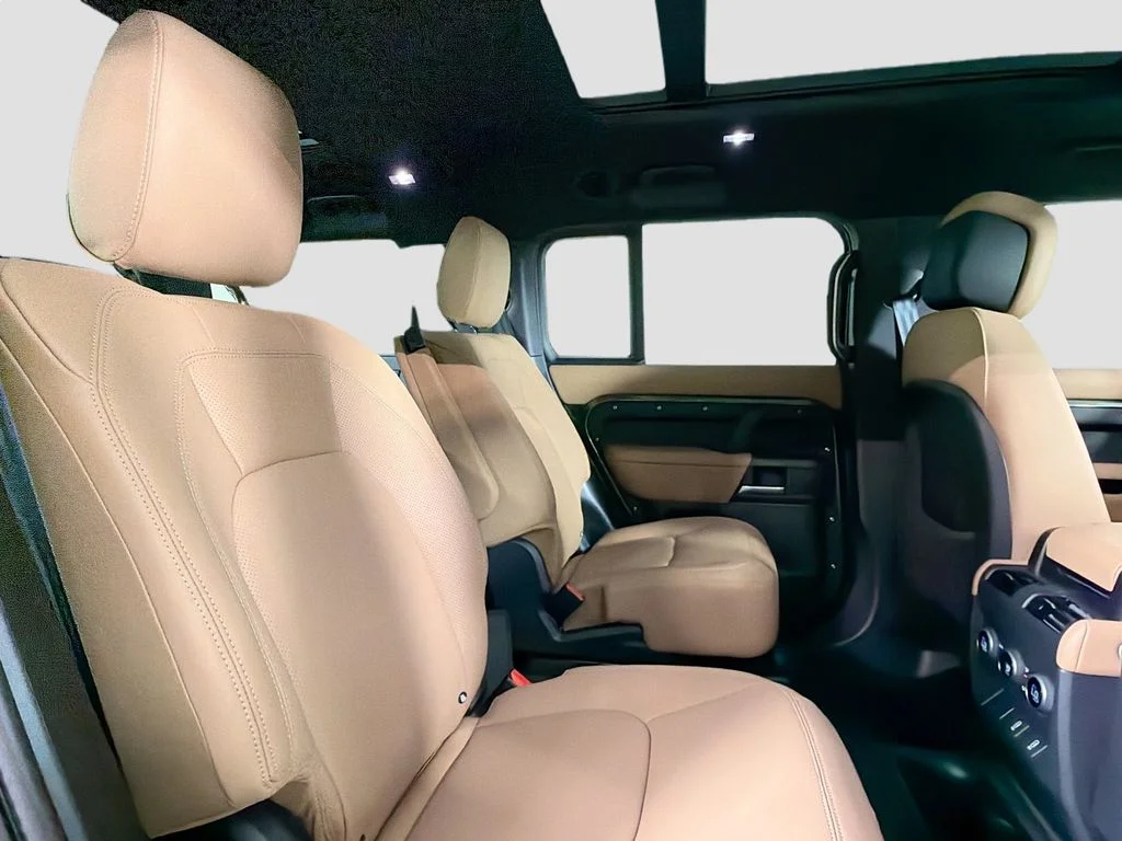 New 2026 Woolstone Green Land Rover X-Dynamic SE image 29
