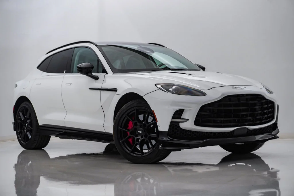 2025 Aston Martin DBX