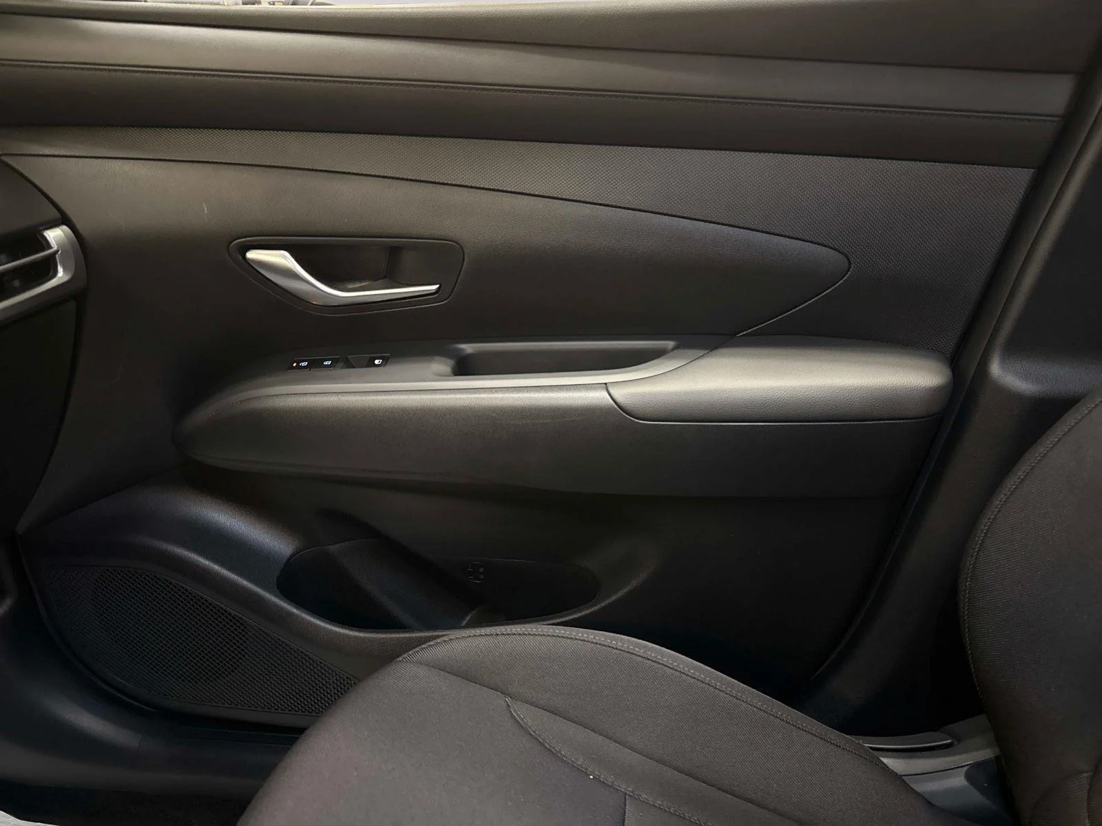 Used 2025 Shimmering Silver Hyundai SE image 23