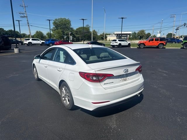 Used 2017 White Hyundai Base image 3
