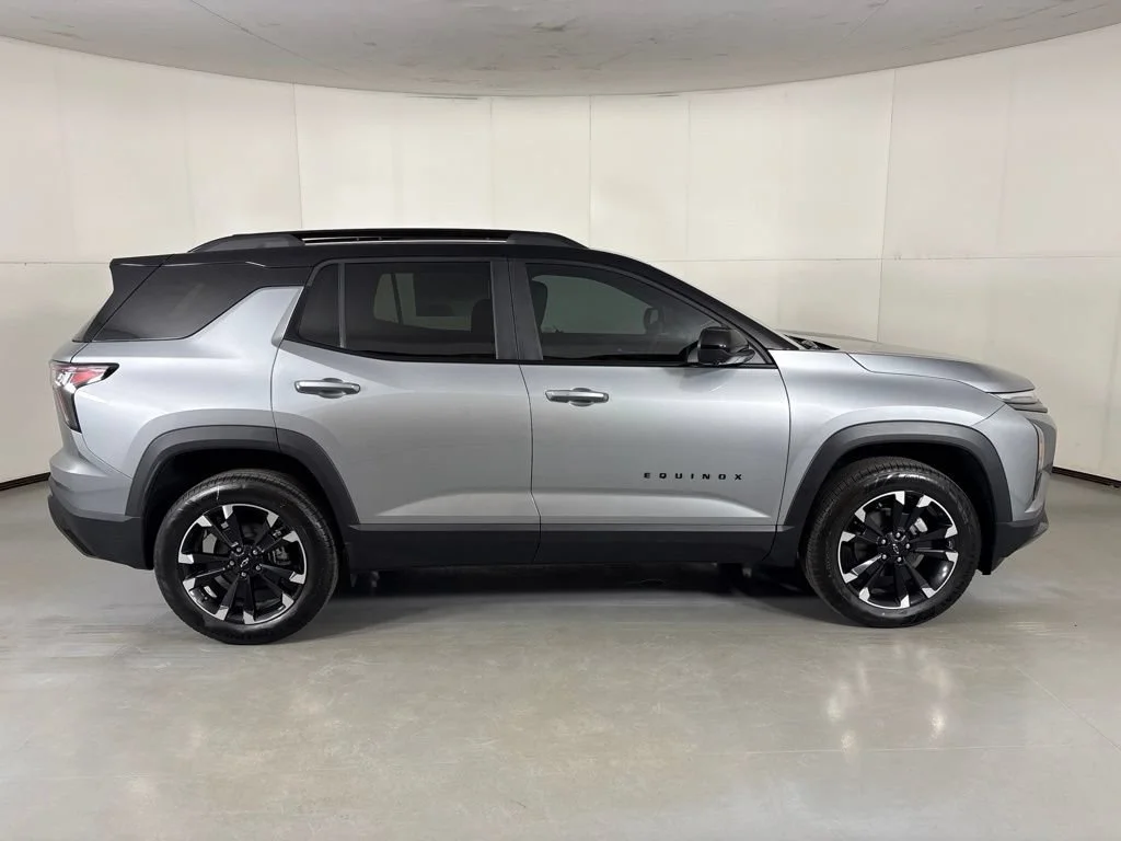 2027 Chevrolet Equinox RS - Photo 11